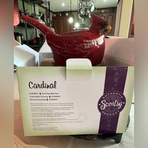 VGUC - SCENTSY “CARDINAL” WARMER - IN ORIGINAL BOX